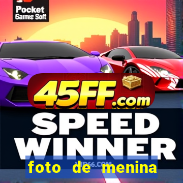 foto de menina bonita fake cacheada